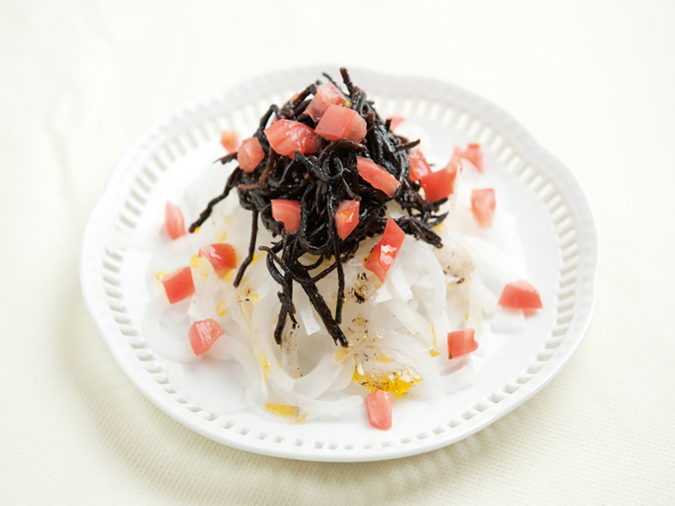 オニオンスライスとトマトのサラダ